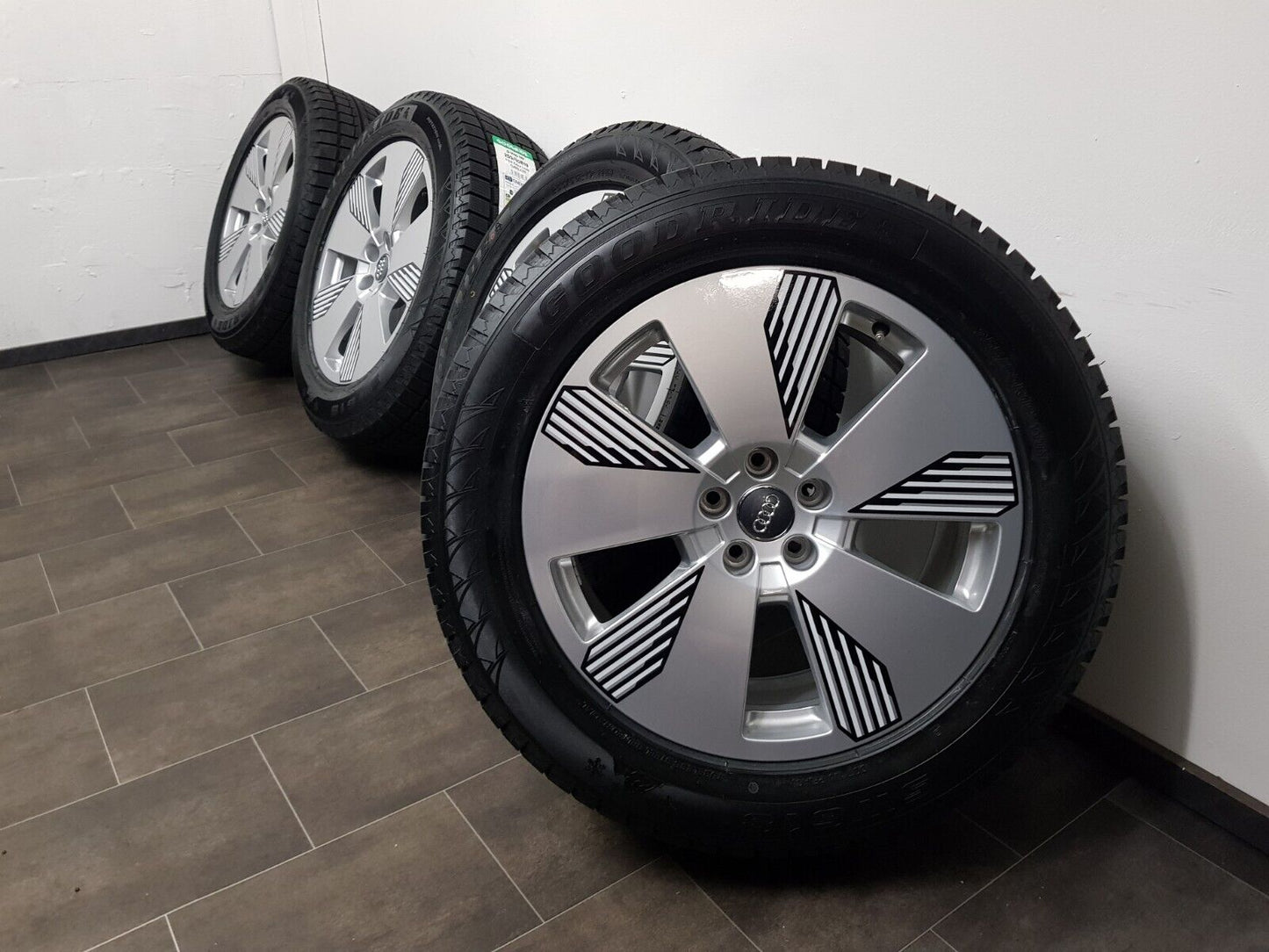 NEU Audi E-tron GE 19 Zoll Winterreifen Felgen Etron 4KE601025Q Winterräder