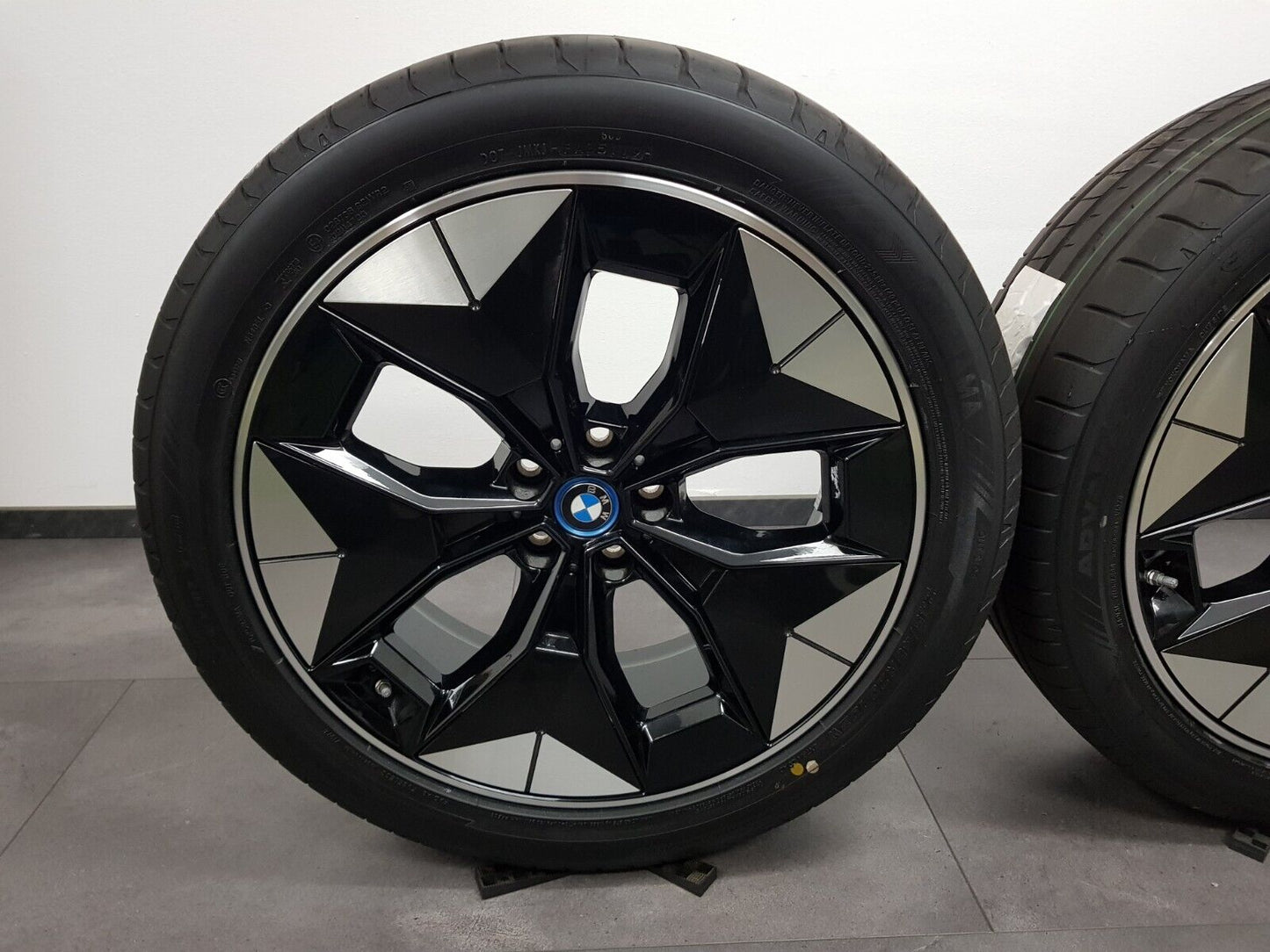 NEU 20 Zoll Sommerreifen original BMW iX3 G08 6894844 6894845 Styling 843 Felgen