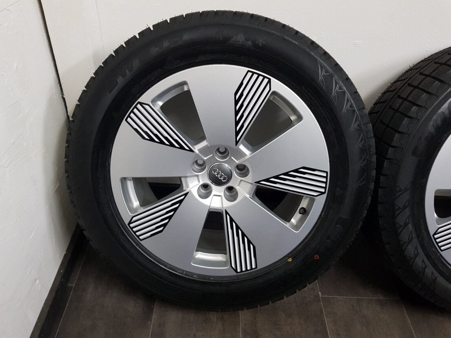 NEU Audi E-tron GE 19 Zoll Winterreifen Felgen Etron 4KE601025Q Winterräder