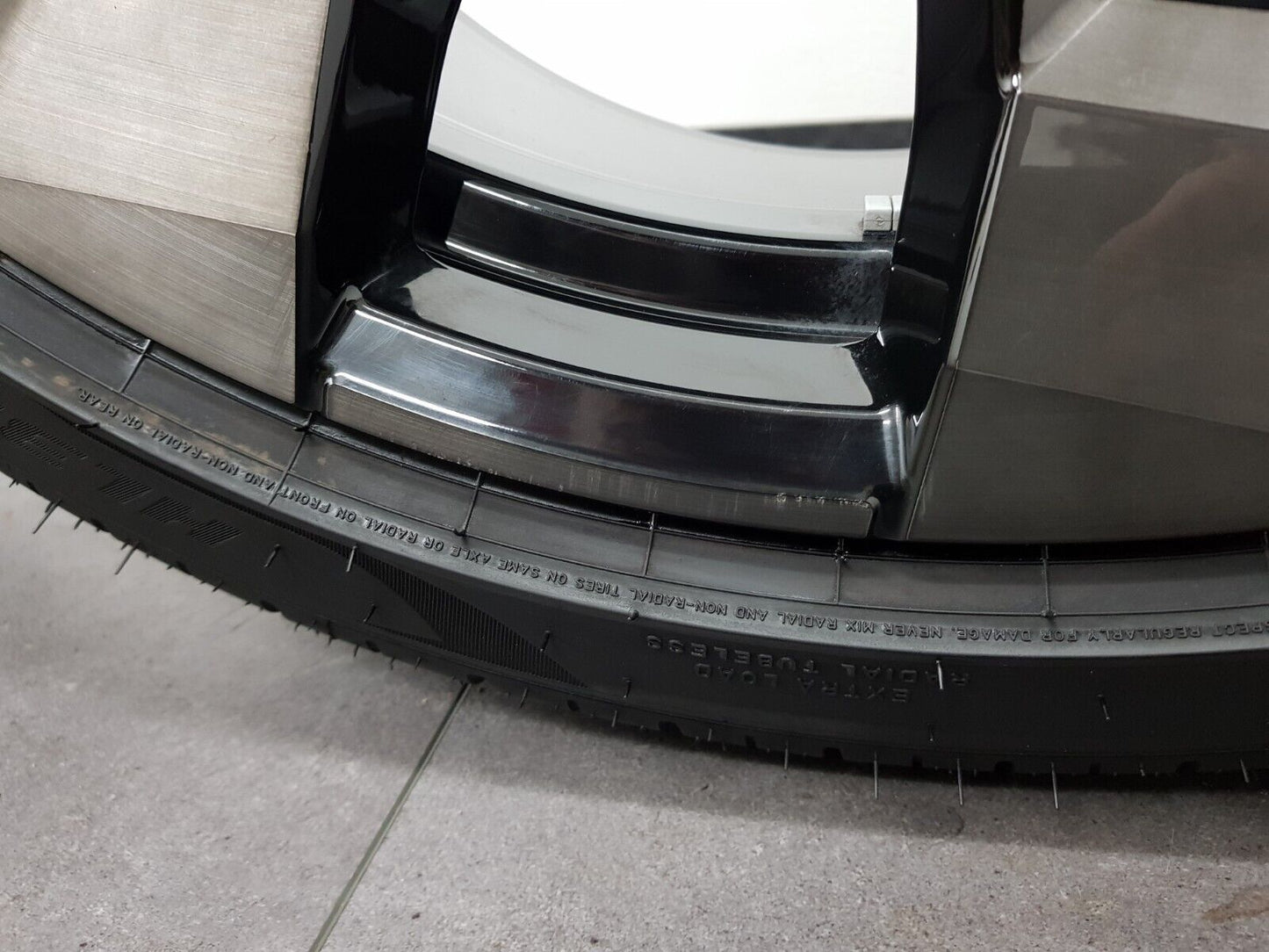 BMW XM G09 23 Zoll Felgen Styling M923 923M 6856021 6856022 Sommerreifen Pirelli