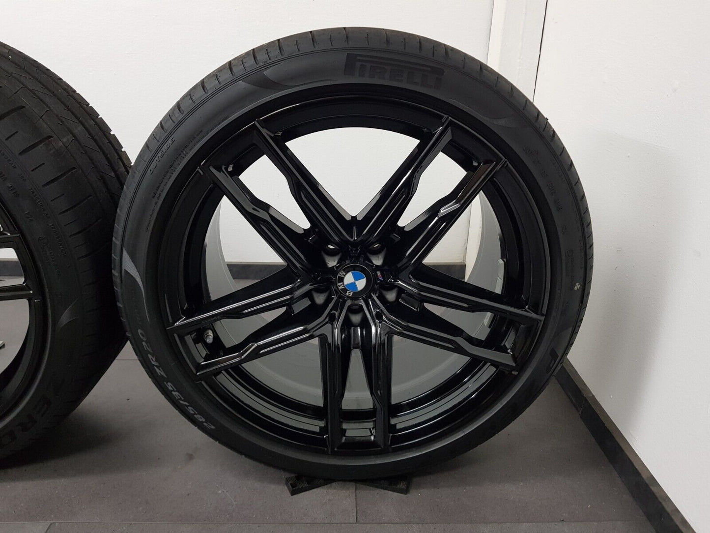 BMW M8 F91 F92 F93 M5 F90 20 Zoll Felgen Sommerreifen M810 8089562 8089563 Top!