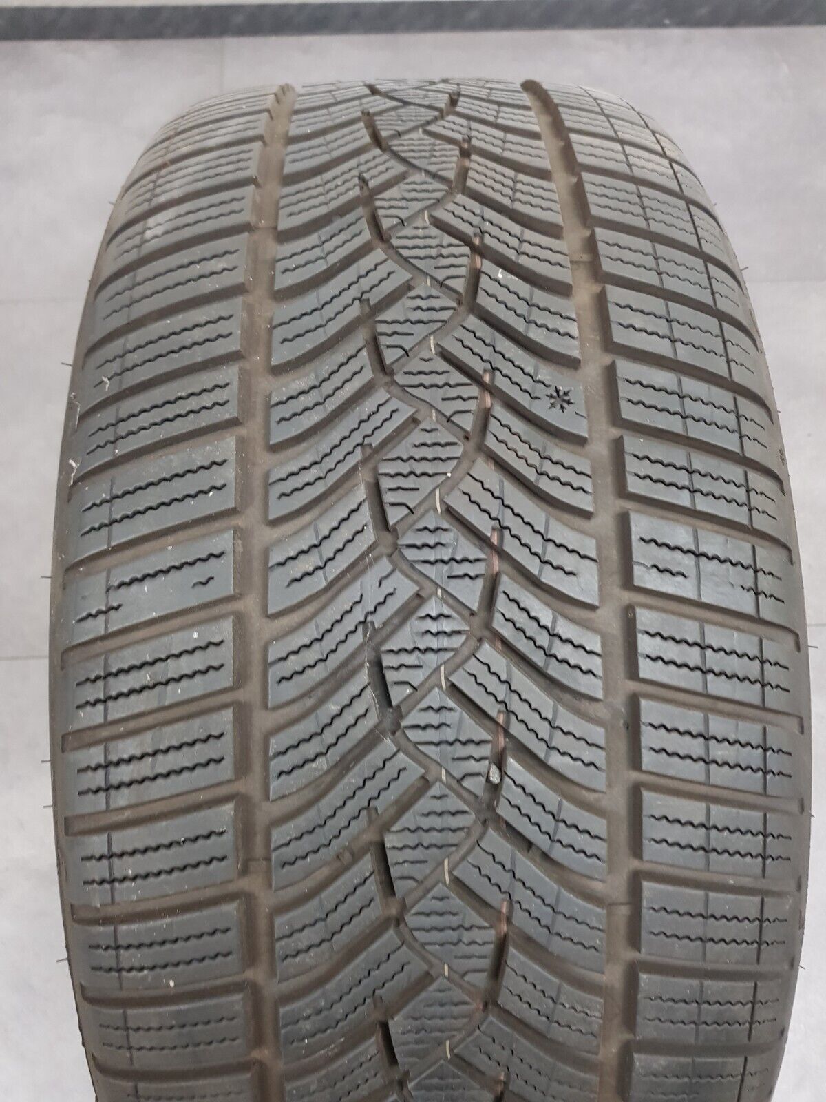 1x 255 40 R19 100W Goodyear Ultra Grip Performance BMW * Winterreifen Reifen 6mm