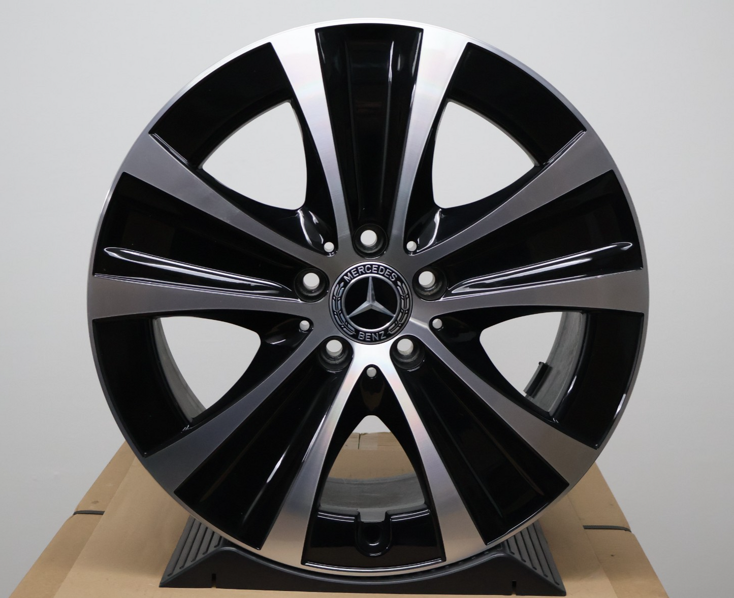 47677318