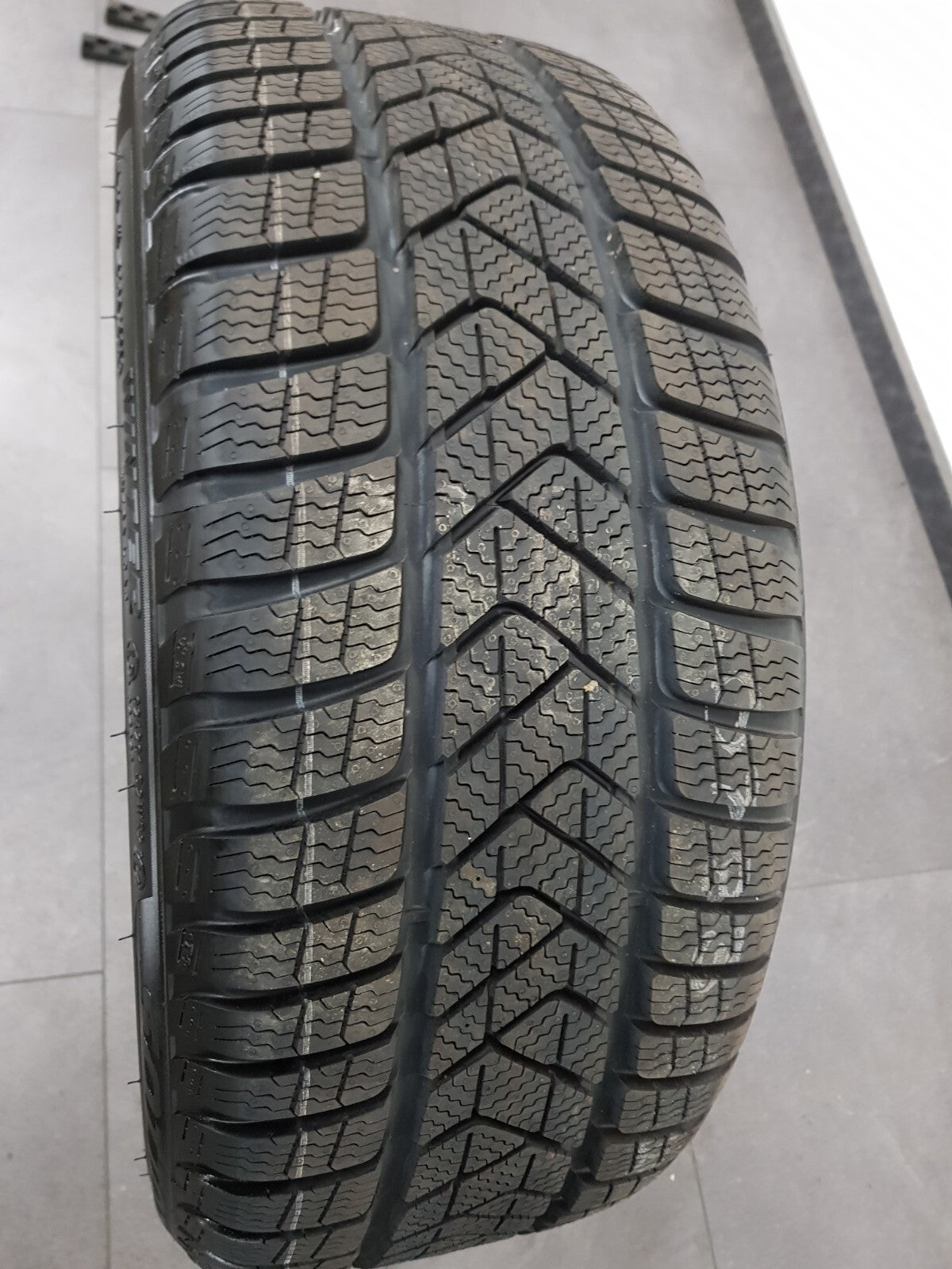 47683616