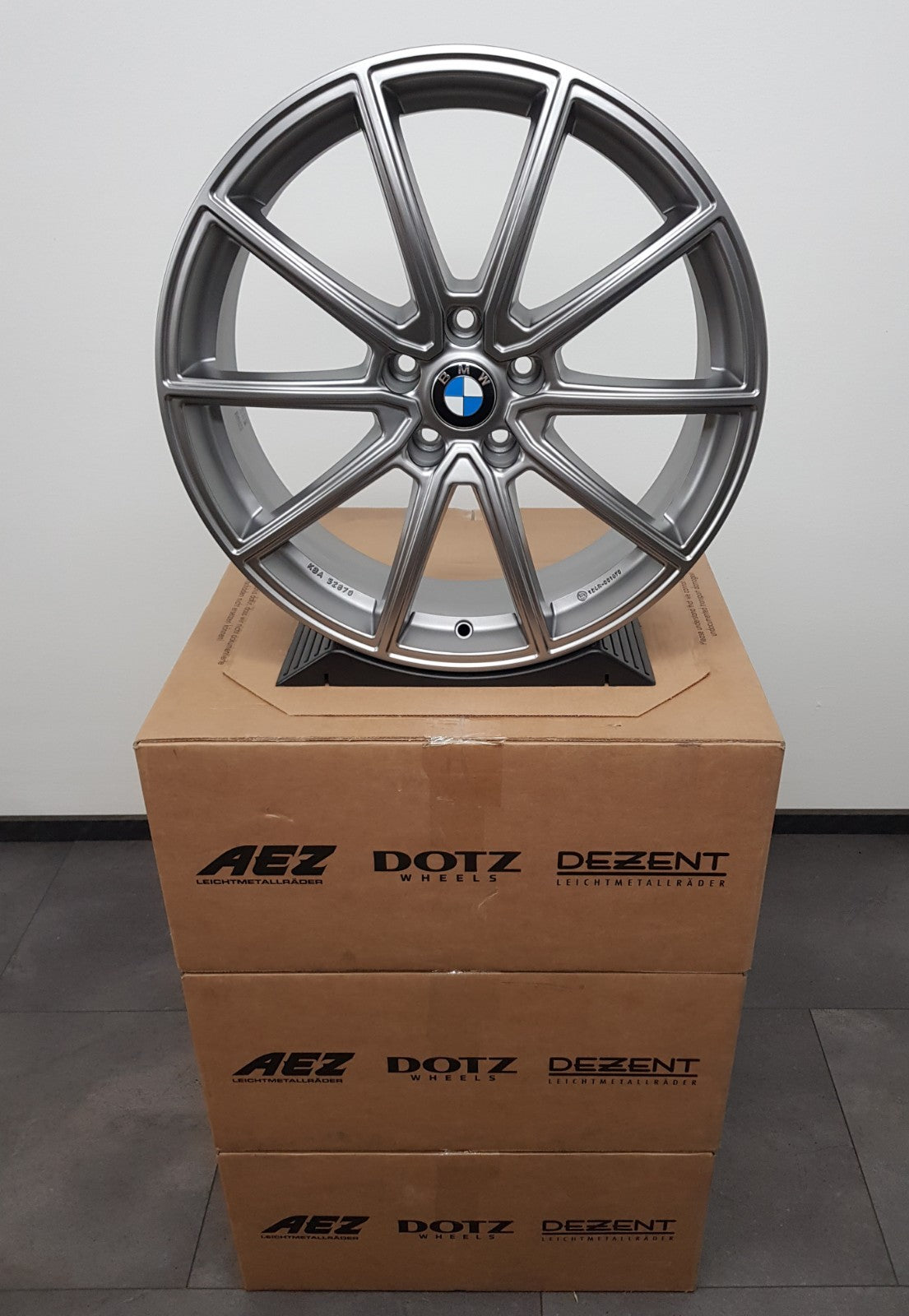 47684632