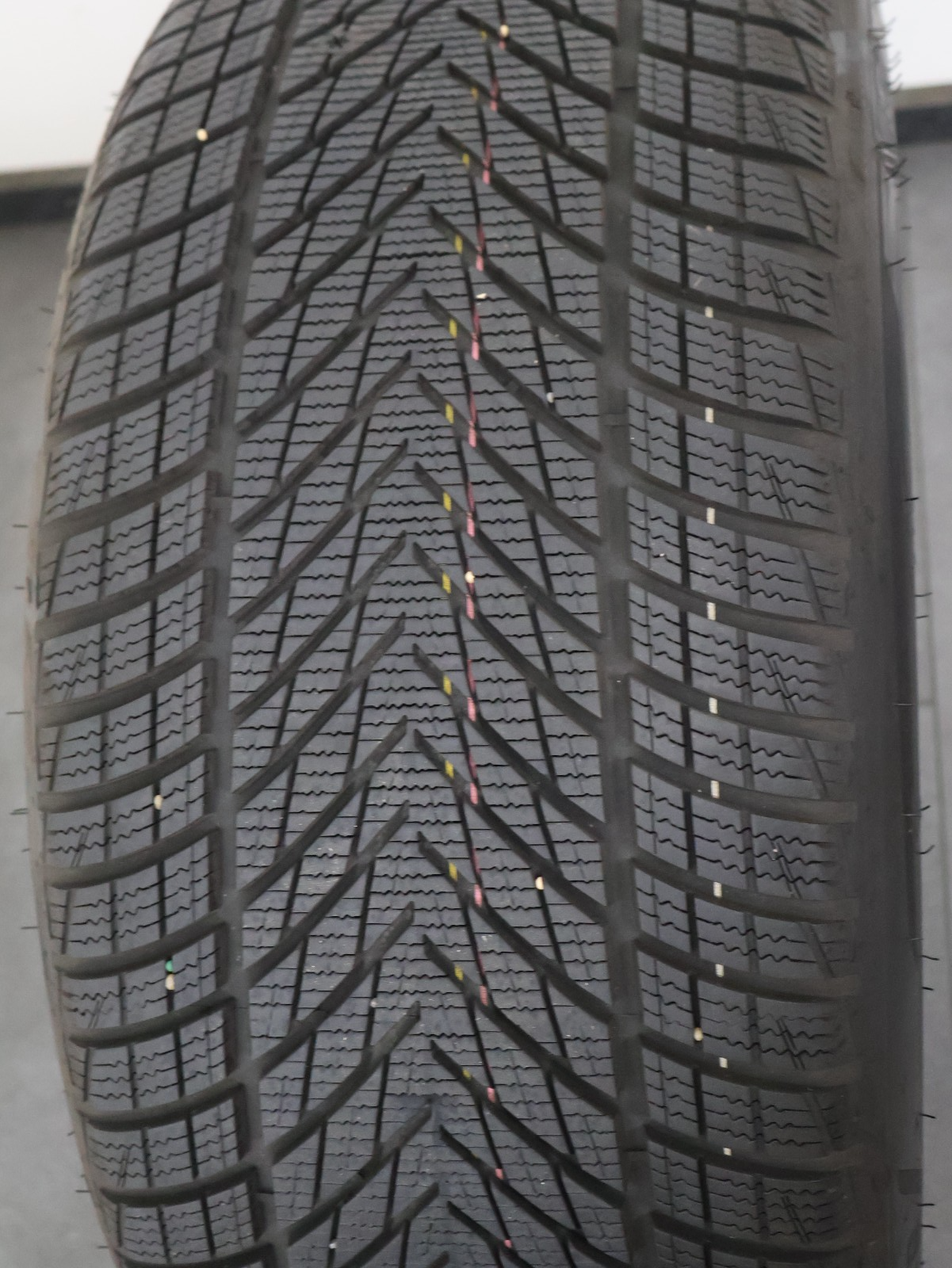 47483600