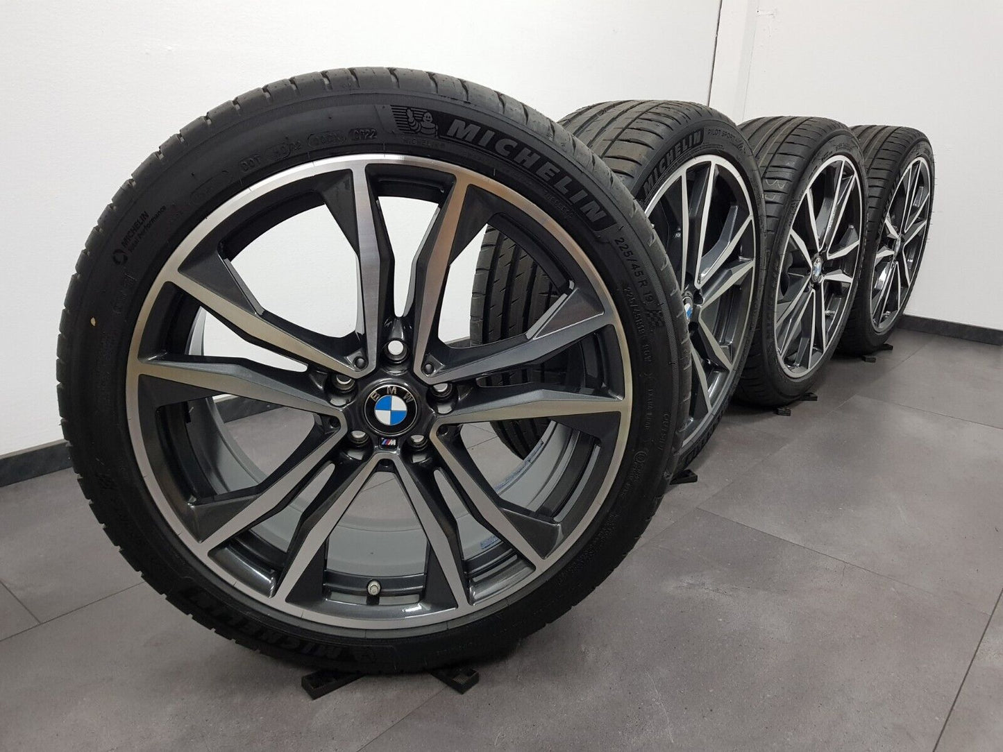 BMW Sommerreifen 19 Zoll Felgen X1 F48 X2 F39 M715 Sommerräder DOT22 Reifen NEU