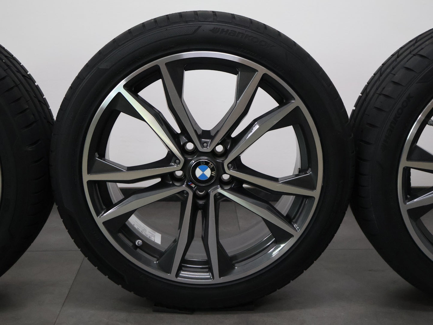 47052872