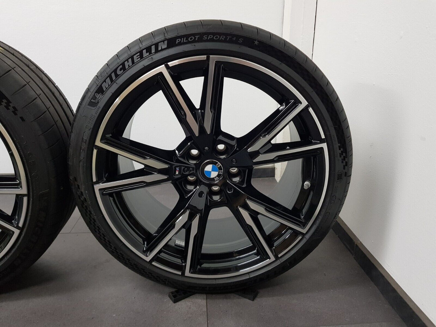 BMW 2er G42 19 Zoll Felgen M240i M893 M 893 Felgen Sommerreifen 1543823 1543824