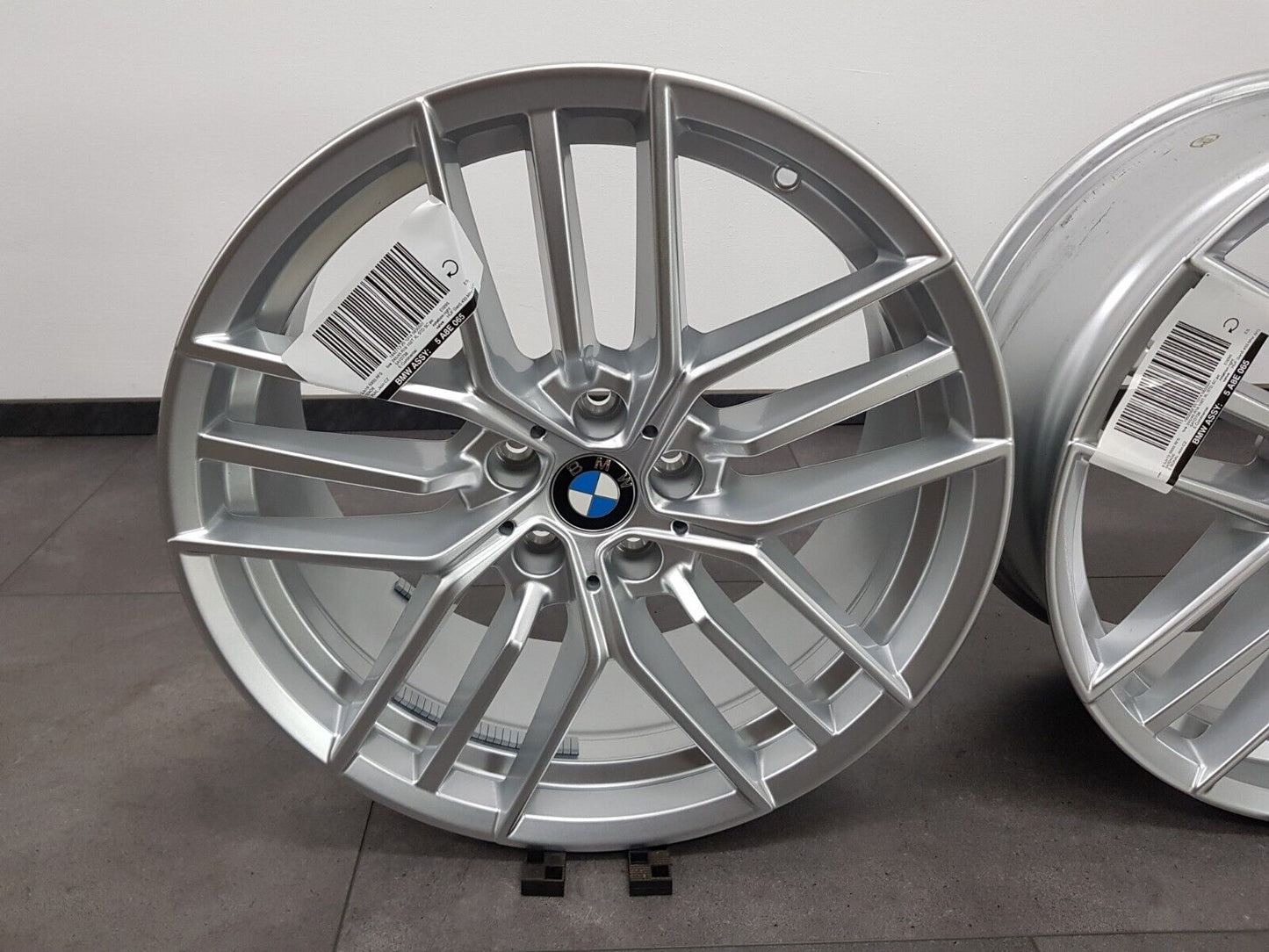 NEU BMW 19 Zoll 5er G60 i5 G61 Felgen Styling 933 5A324D6 inkl. Nabendeckel!