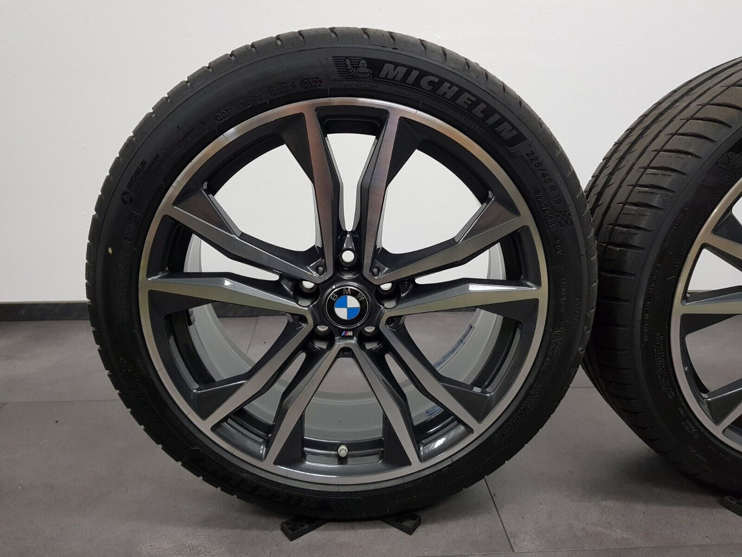 BMW Sommerreifen 19 Zoll Felgen X1 F48 X2 F39 M715 Sommerräder DOT22 Reifen NEU