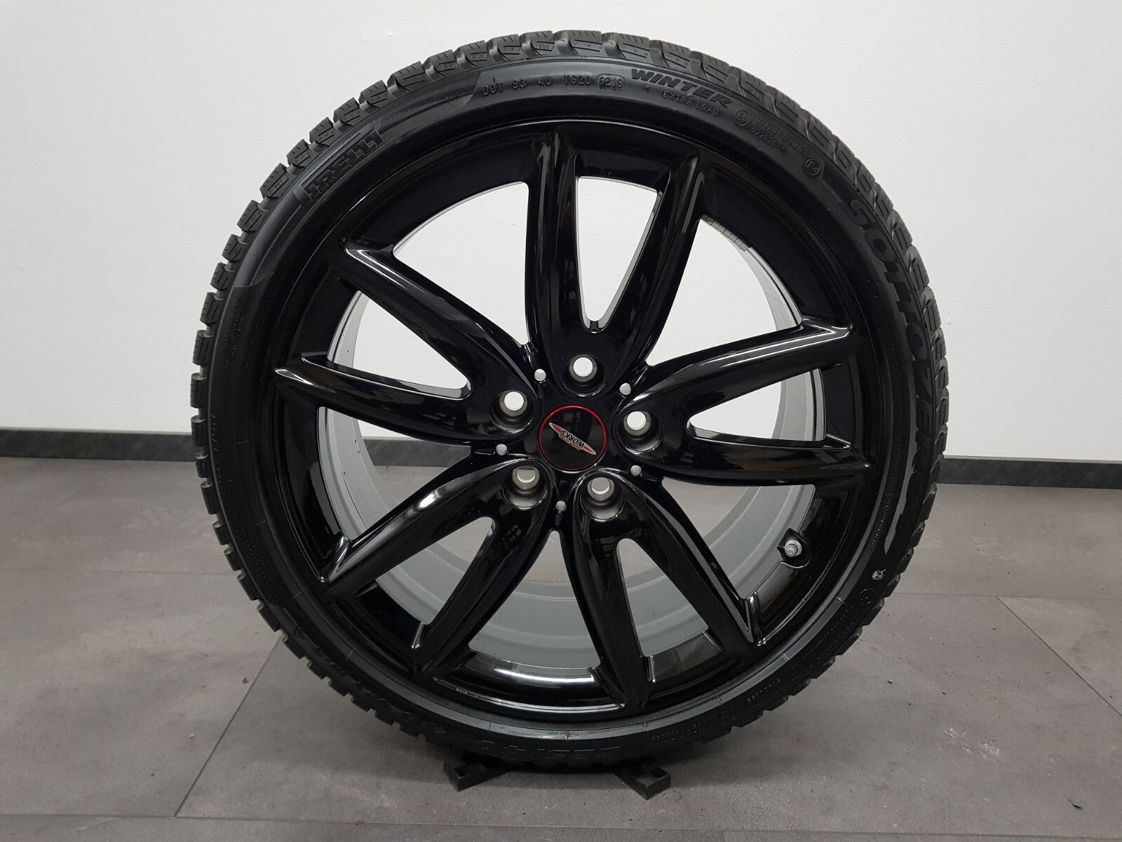 47683616