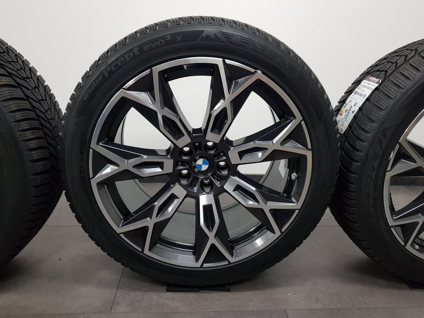 47724989