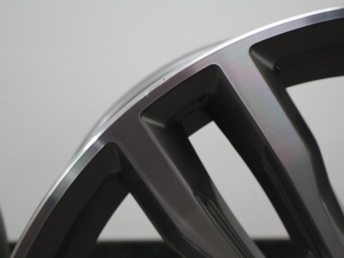 47695562
